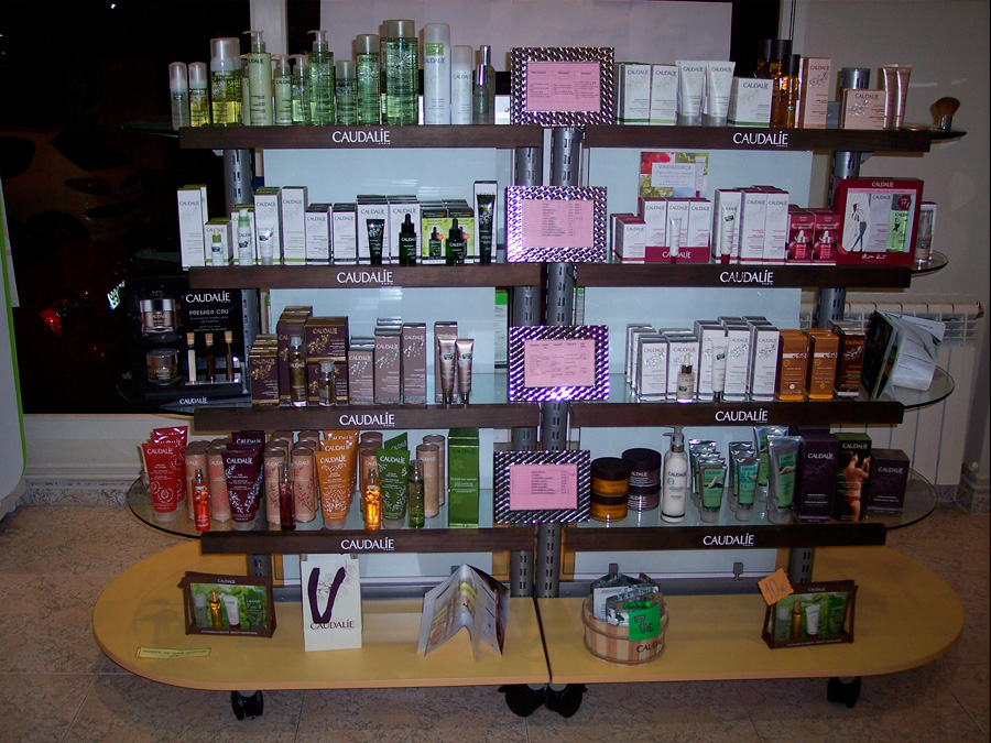 Ampliaci�n de las Estanter�as de productos de la Farmacia